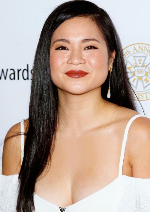 Kelly Marie Tran Fotos