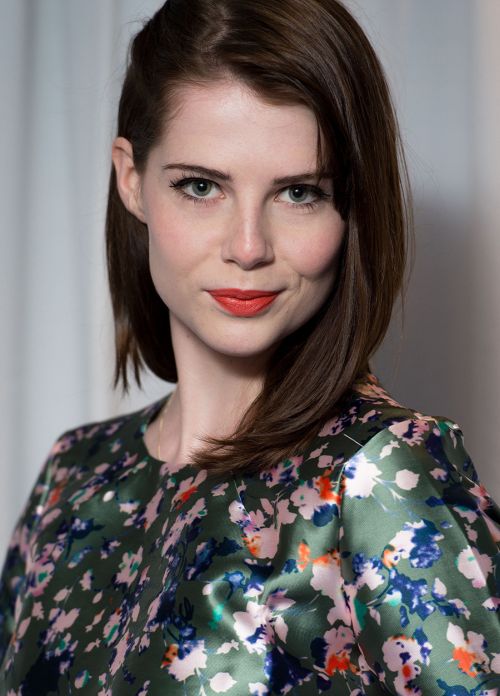 Lucy Boynton Fotos